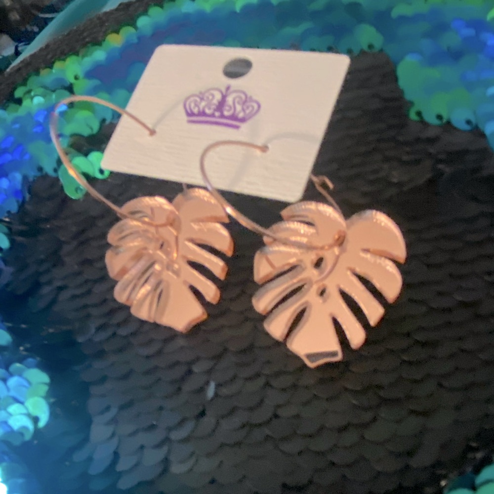 Pink mirror leaf with rose gold hoop earrings